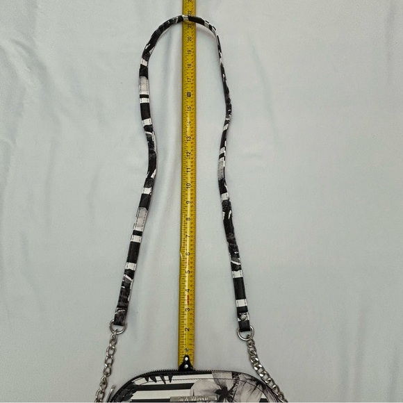 Steve Madden Black and White Floral Crossbody Bag - Picture 12 of 13